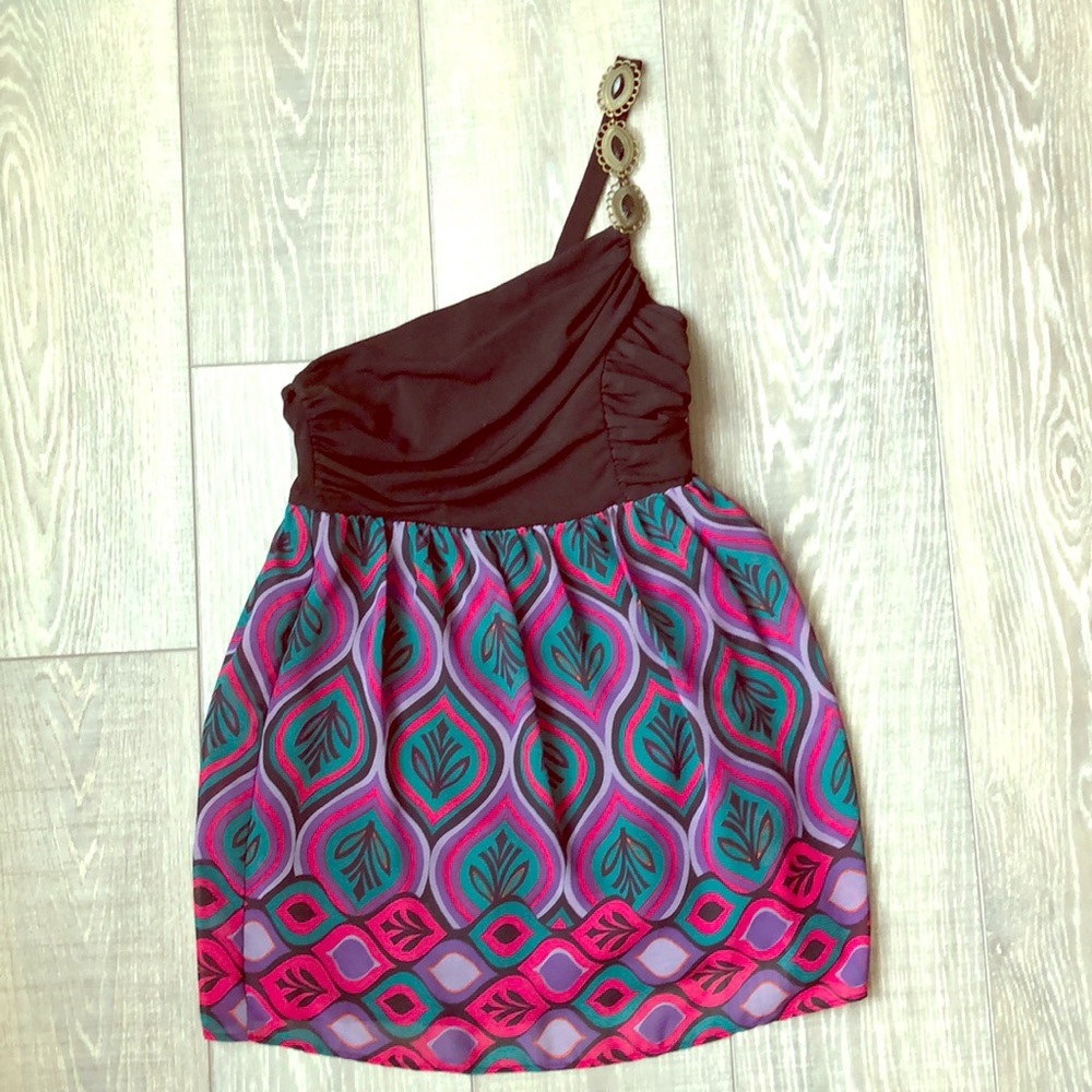 One shoulder top